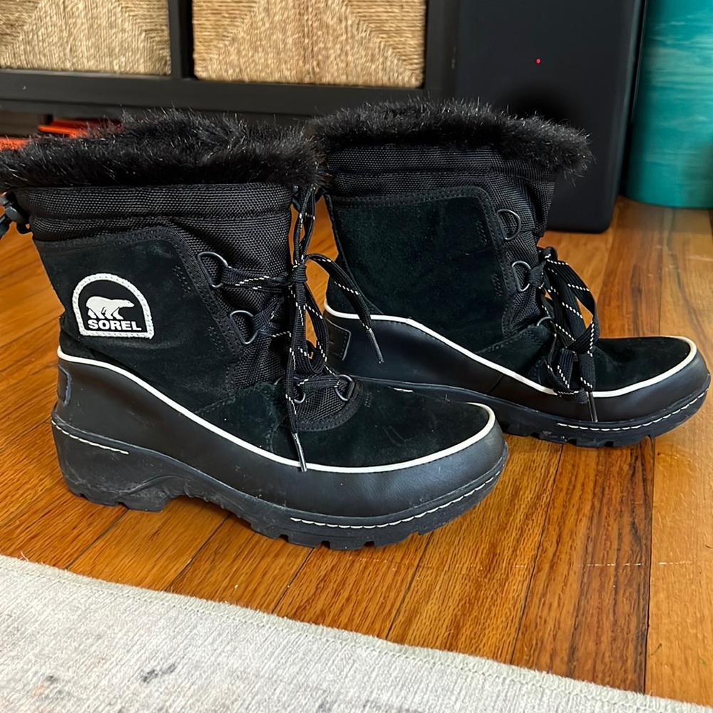 Sorel snow boots black and white size 7.5